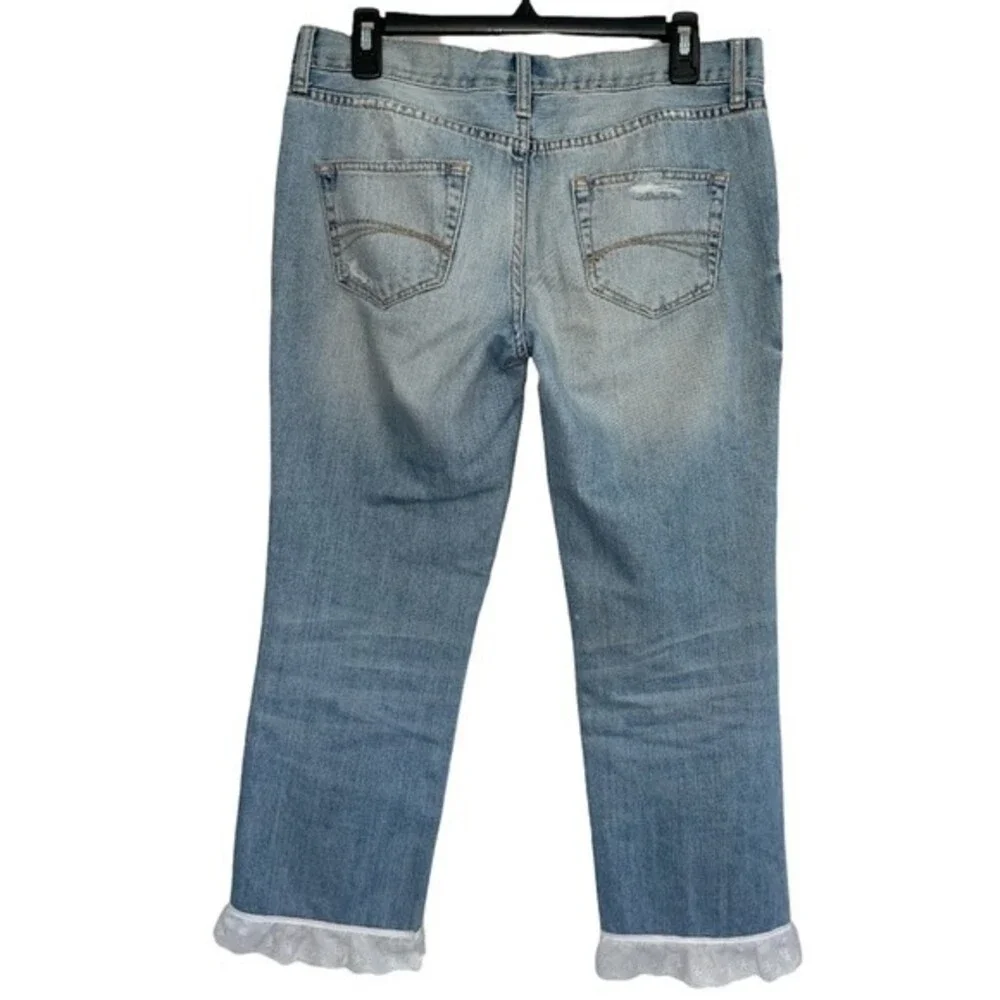 Decree Distressed and Upcycled Cropped Jeans Size‎ 7